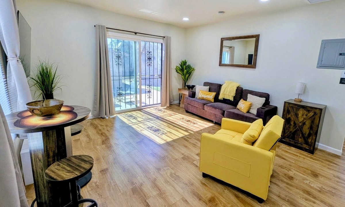 Park Mesa Heights House | Private 1-bdrm 1 bath guesthouse in the heart of Los Angeles with highspeed wifi