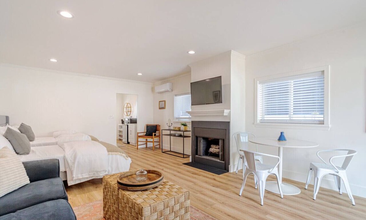 Valley Glen Condo | Private Guest unit Universal Studios hot tub fire pit