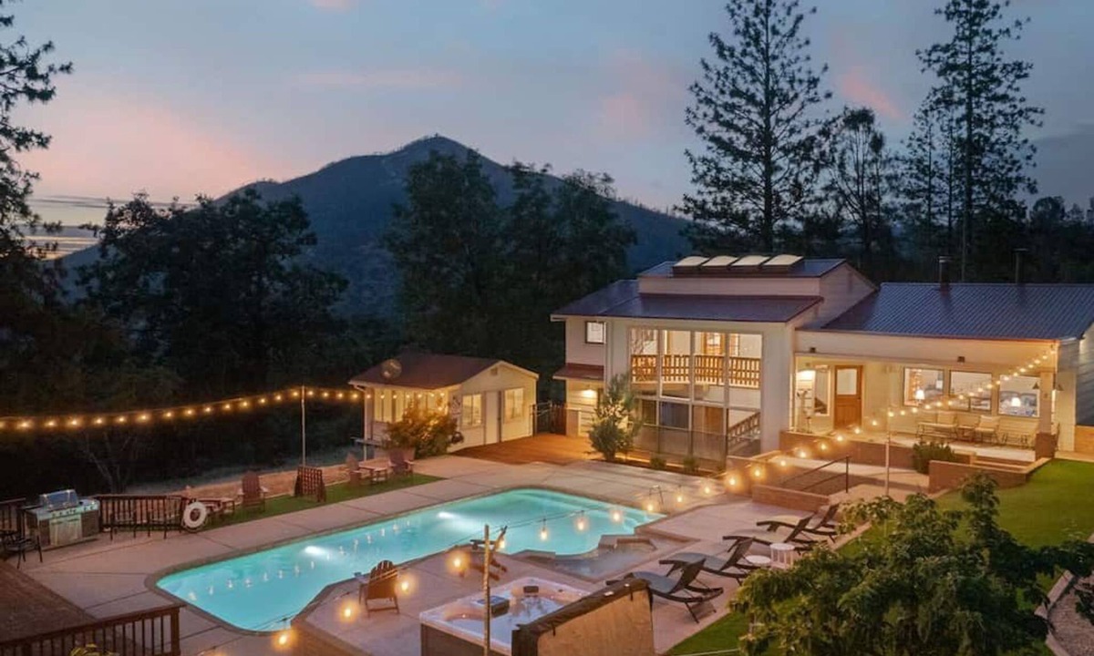 Mariposa House | Private Hilltop Cabin Near Yosemite, California