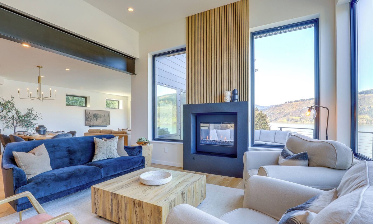 Hood River House | Private Hot Tub! Luxe Hood River Retreat Near Dtwn