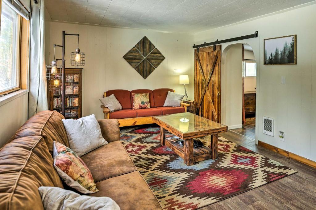 La Pine House | Private La Pine Cabin Rental: 30 Mi to Bend!