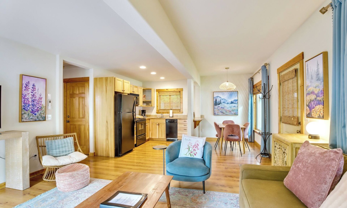 Leavenworth Cottage | Quaint Renovated Cottage In Downtown Leavenworth - Private, Fenced Yard