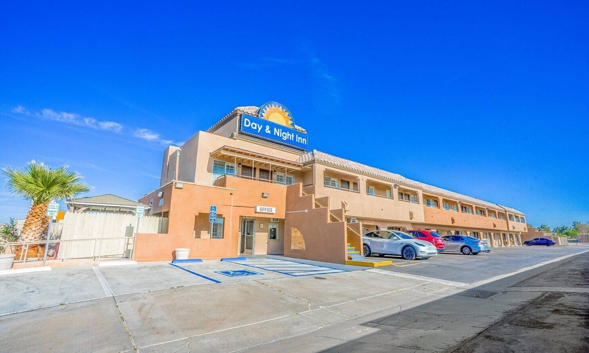 Hesperia Apartment | Queen Bed|Non-Smoking