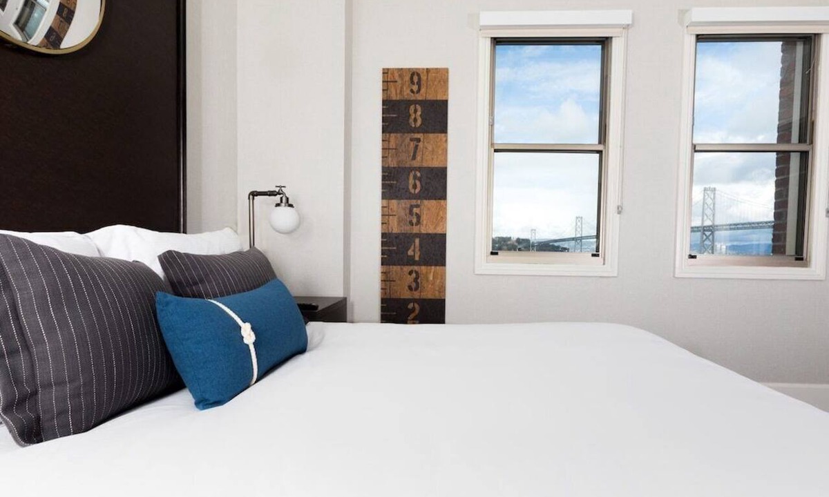 South Beach Hotel | Queen Room at Historic Waterfront Hotel |Free Breakfast | Onsite Japanese Dining