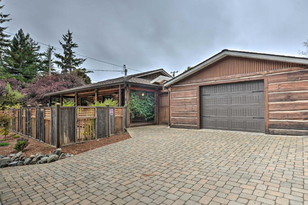 Eureka House | Quiet & Cozy Eureka Home Near Sequoia Park & Zoo!
