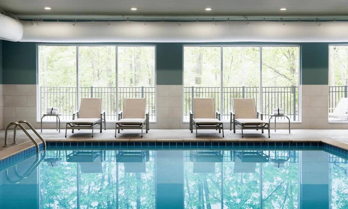 Barstow Hotel | Quiet Stay w/Free Breakfast + Parking Near Harvey House Museum – 10 Min Drive