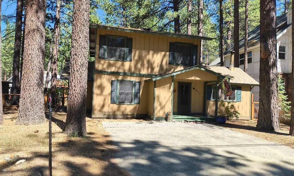 Bijou Pines House | Rae's Family Retreat: Cozy Tahoe Cabin, Walk to Lake, Private Master Suite