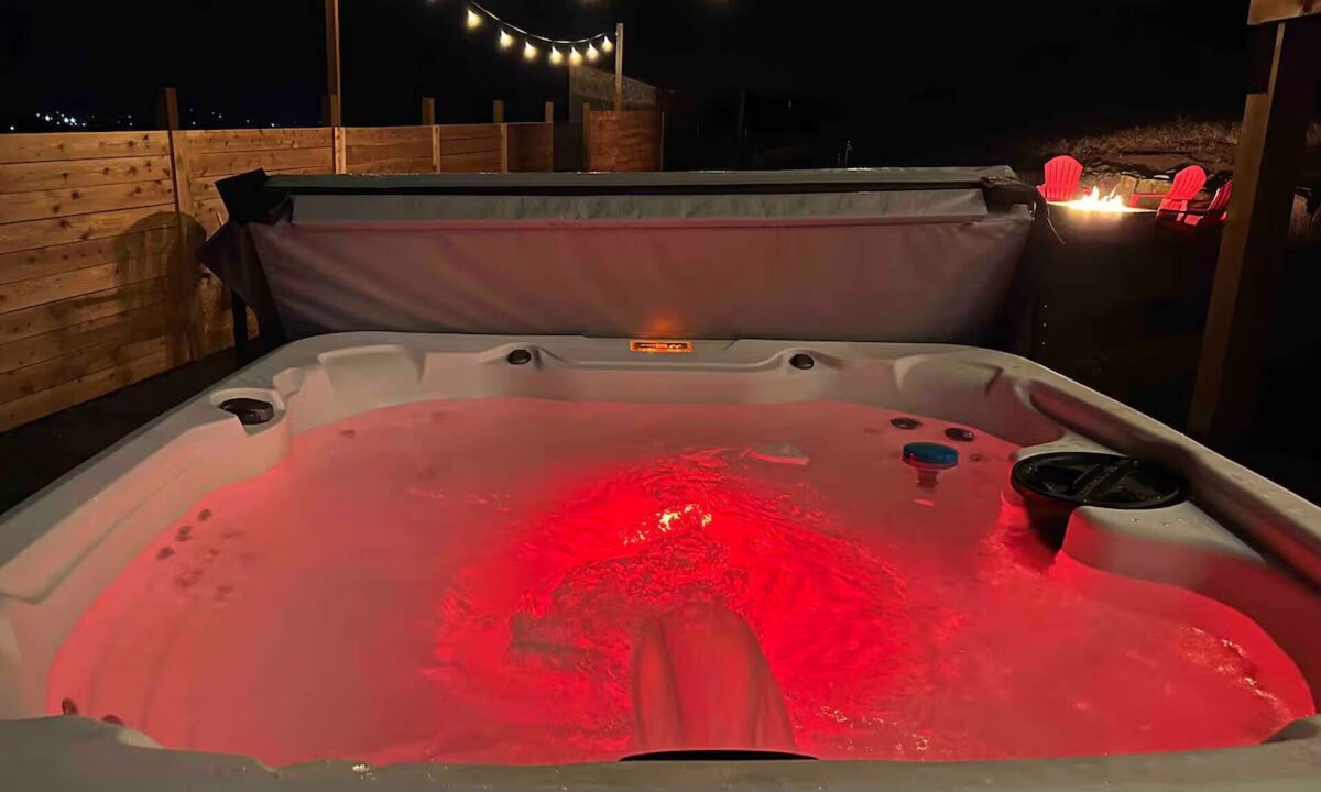 Ellensburg House | Ranch Retreat Sleeps 16 VIEWS Hot tub Gas Firepit