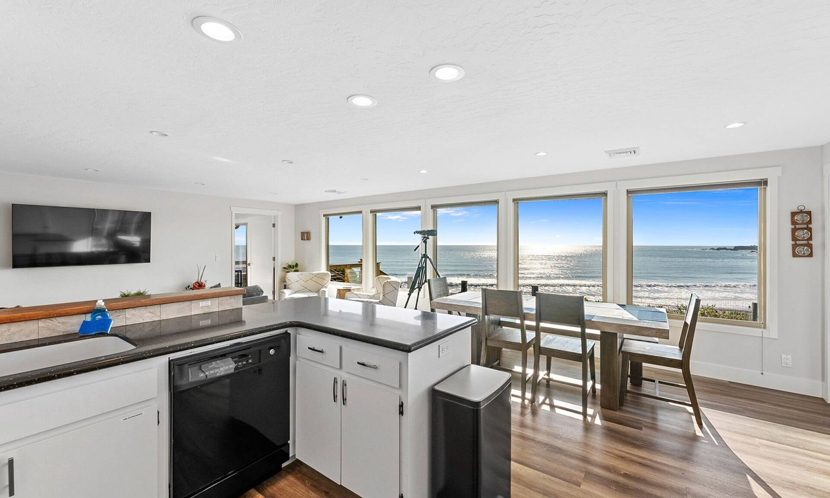 Harbor House | Rare Oceanfront 3 bed, 3 Bath: Serene Coastal Getaway with Stunning Sunset Views