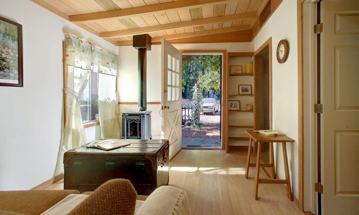 Cazadero Cottage | Raymond Bakery - Elim Grove Cottage B&B - Bed and Breakfast