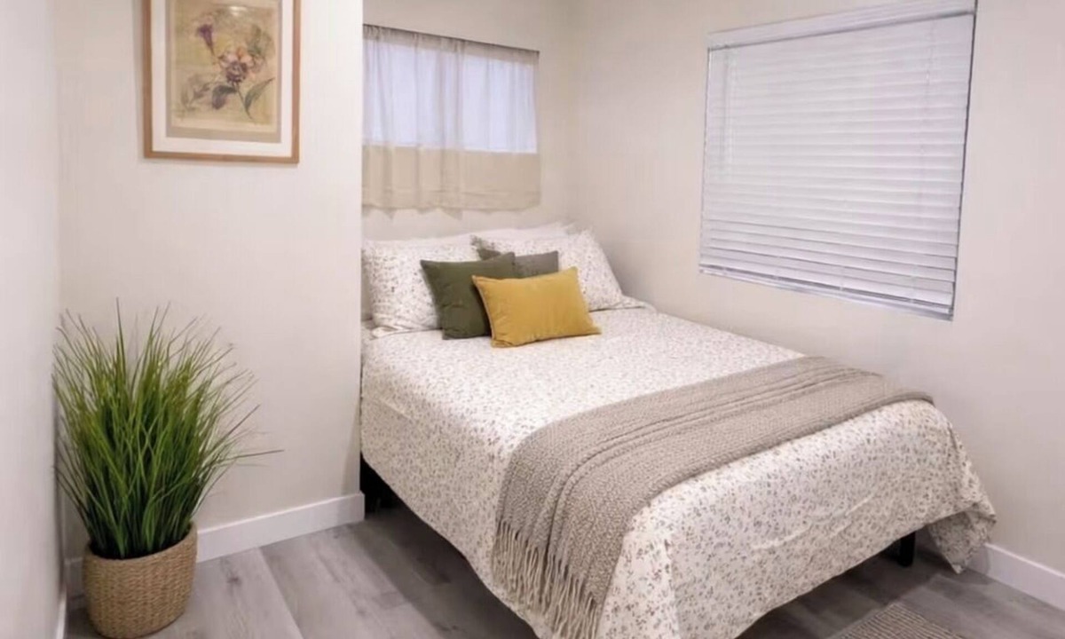 Hawthorne House | Relaxing 1 private bedroom in peaceful Hawthorne with AC near LAX/SOFI/BEACHES