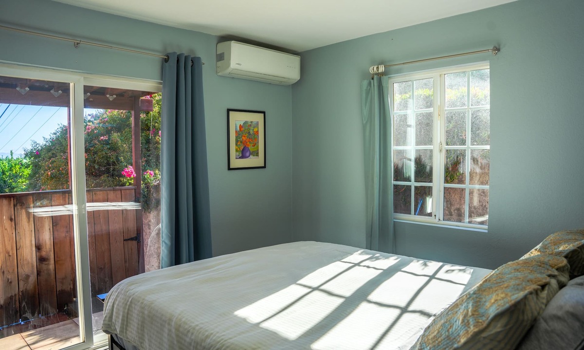 Millbrae House | Relaxing Home With SF Bay View