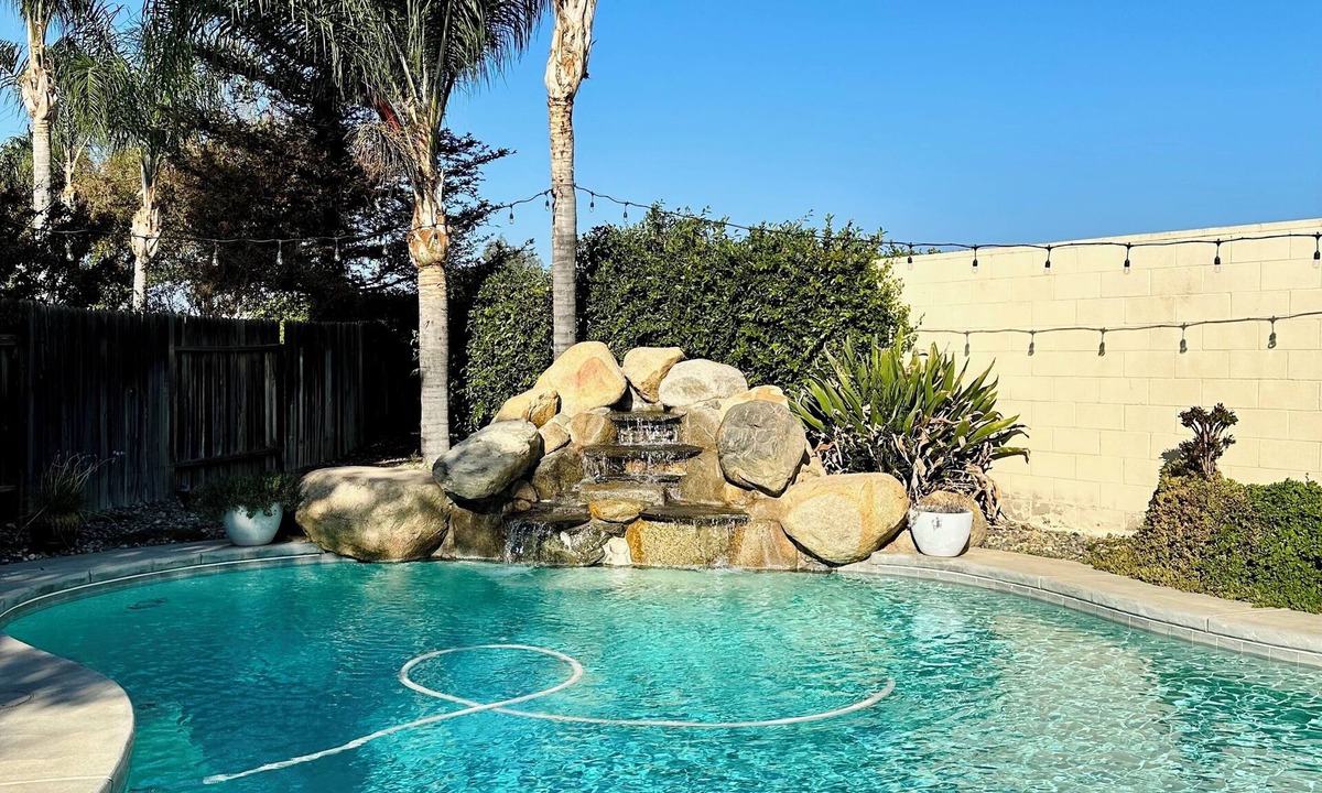 Greenacres House | Relaxing NW Bakersfield Home & Pool for travelers - 8 guests