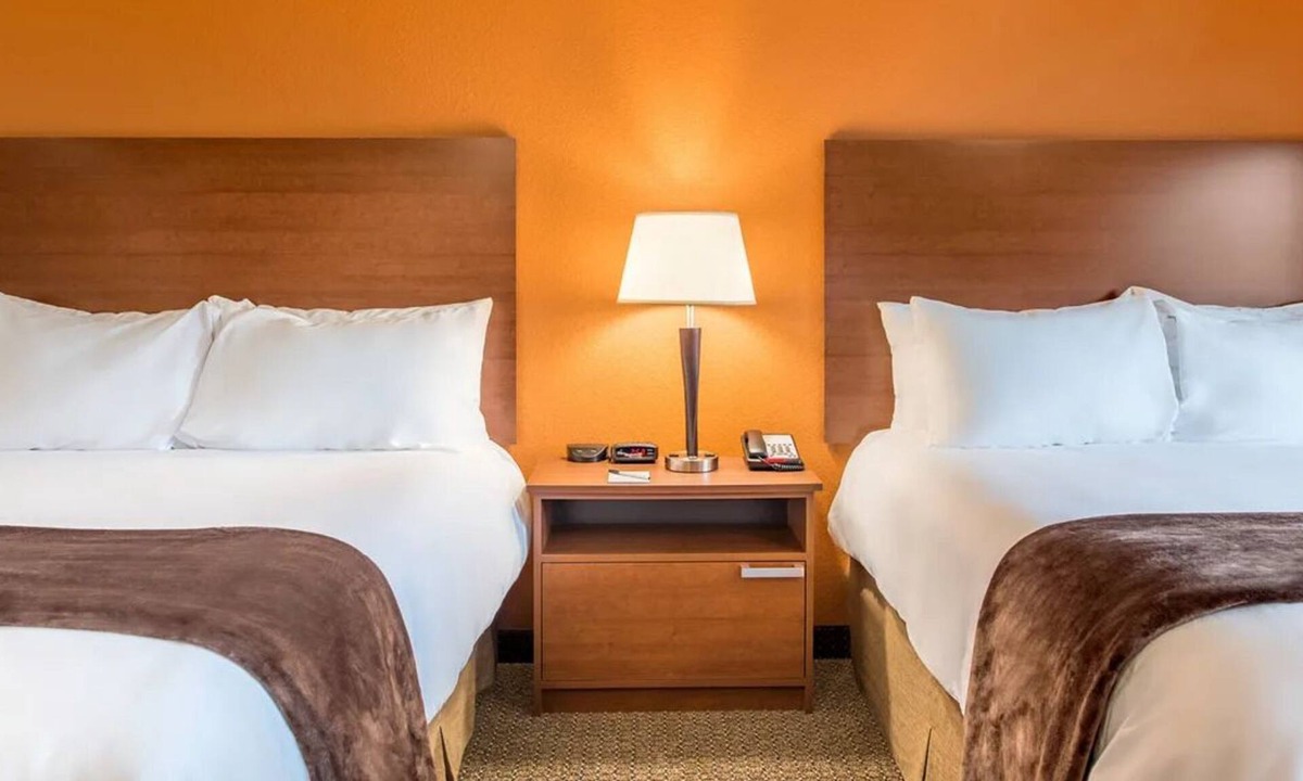Buena Hotel | Relaxing Stay Close to Greenway Park – Great for Families and Pet Owners