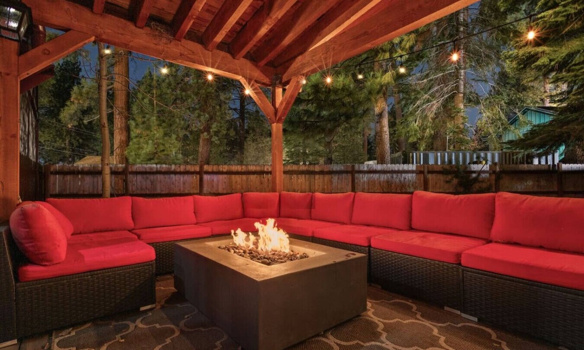 Tahoe Island Cabin | Renovated Tahoe House: Hot Tub, Fire Pit, Pool Table, Fenced Yard for Kids+Pets