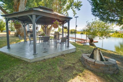 Chiloquin Apartment | Resort Cabin on the River ~ 21 Mi to Crater Lake!