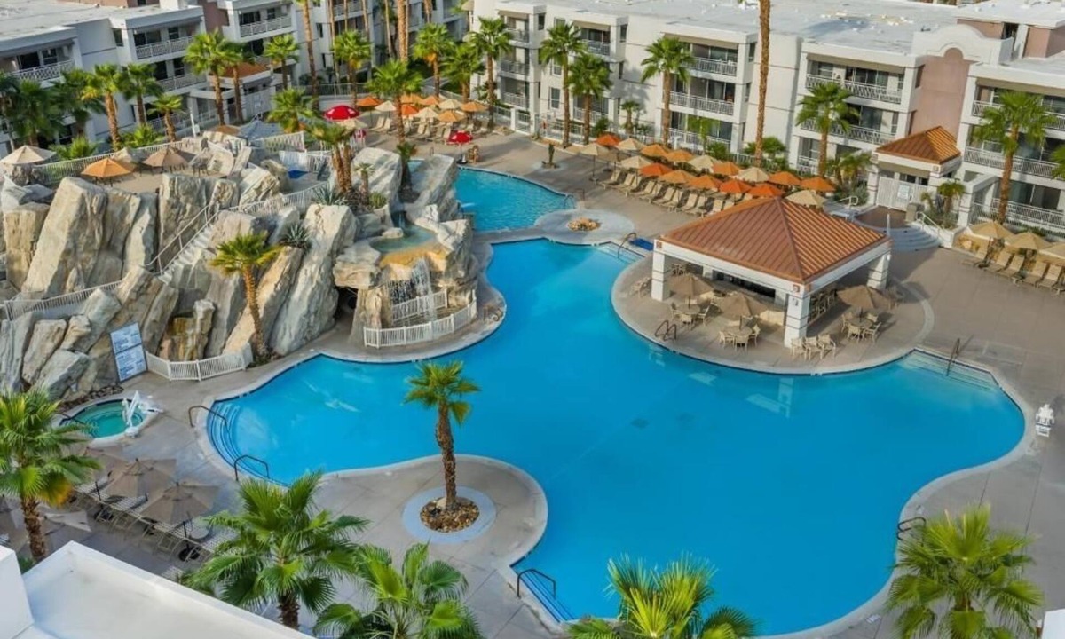 Canyon Corridor Hotel | Resort-Style Villa w/Pools, Waterslides, Spa & Fun for Everyone