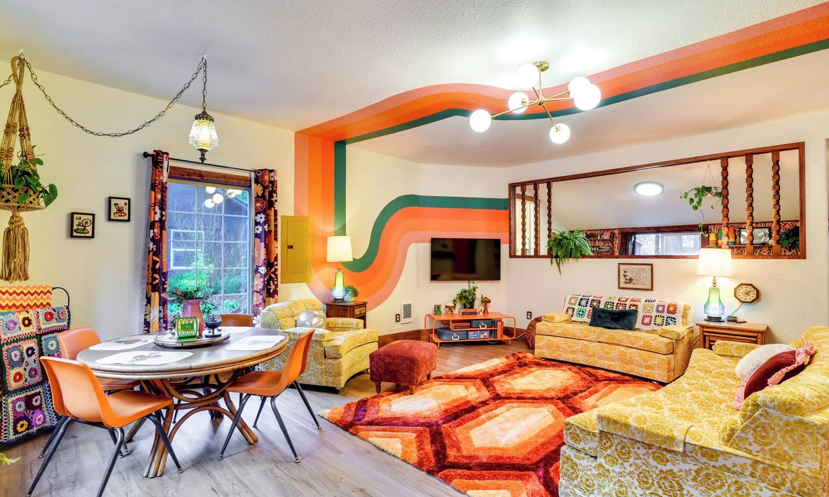 Rhododendron Cabin | Retro Rhododendron Retreat! Mt Hood Cabin