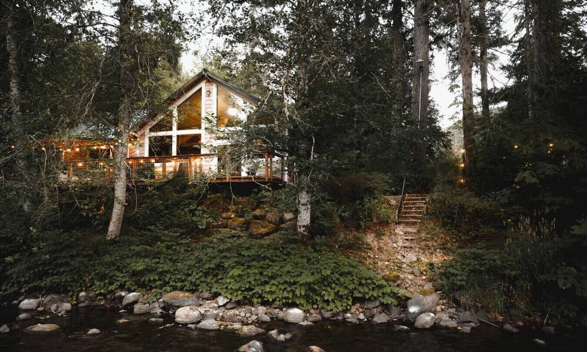 Lewis County Cabin | Riverfront Cabin-Hot Tub-Firepit-BBQ-Tilton River