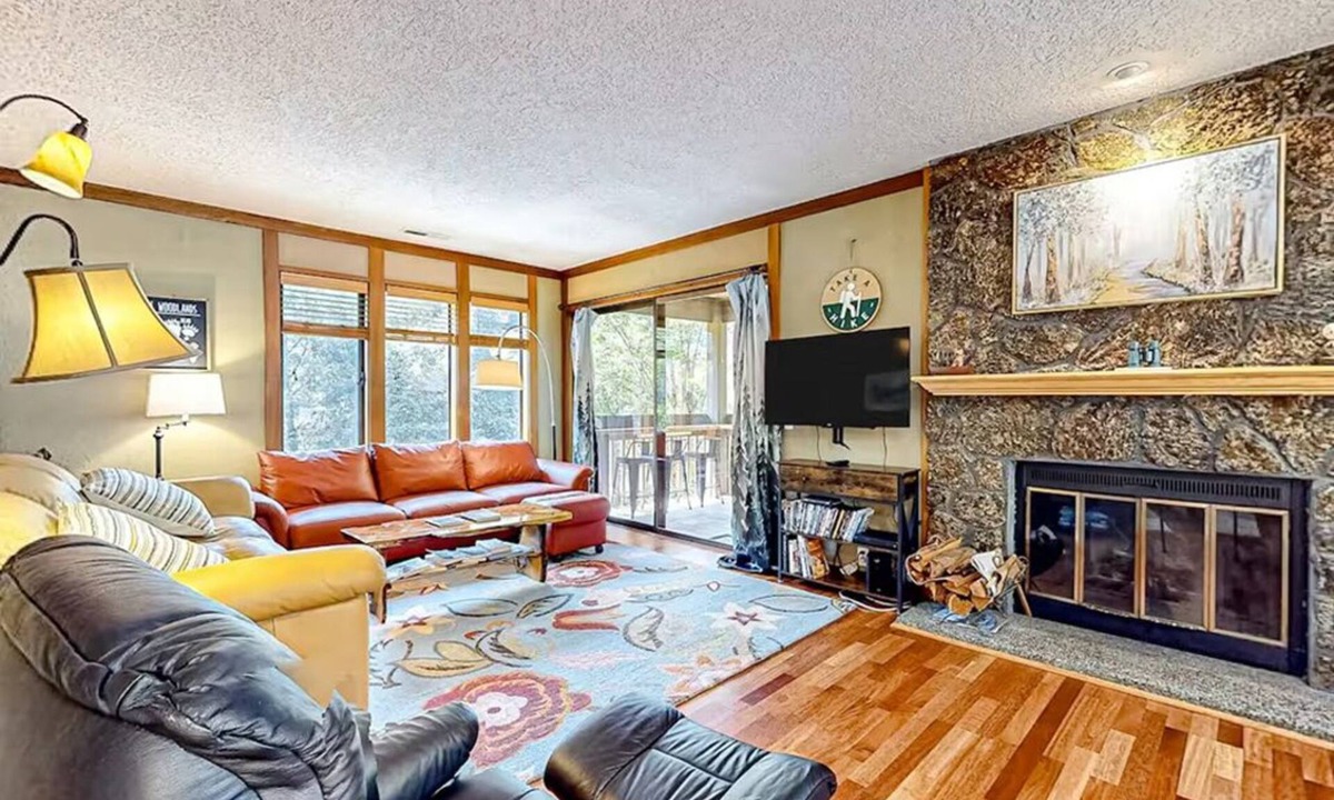 Welches Condo | Riverfront Retreat Ski Golf Hike Kids and Dog Welcome!
