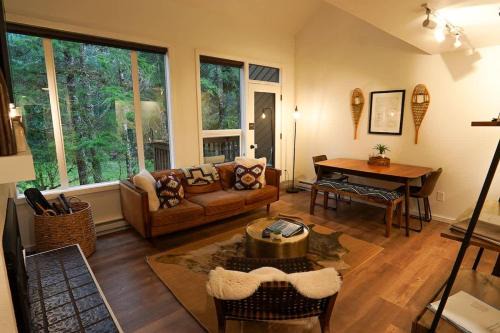Glacier House | Riversong Retreat