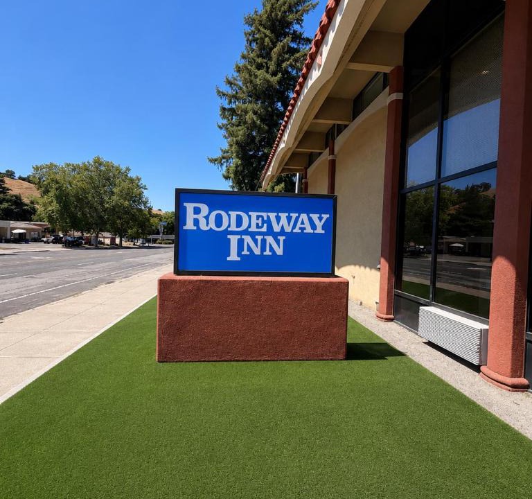 Martinez Hotel | Rodeway Inn