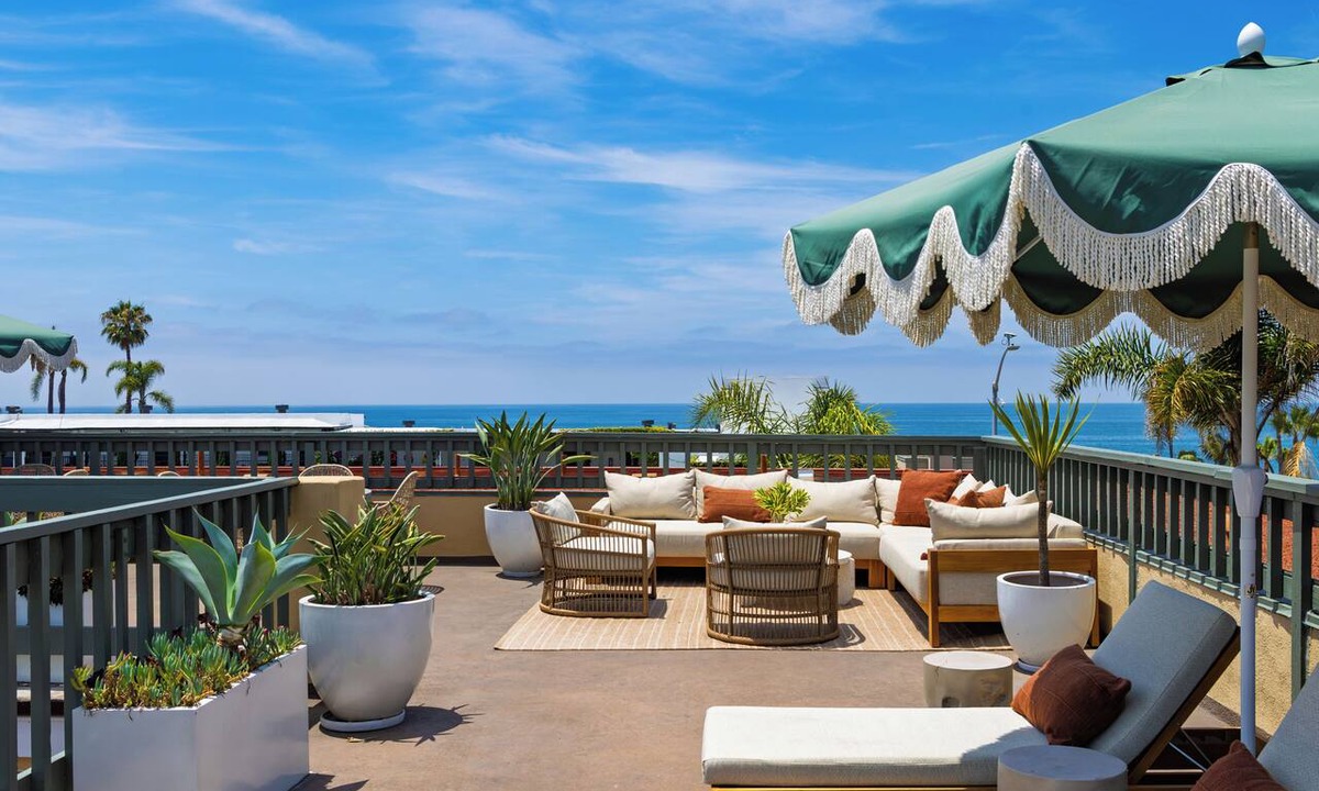 Laguna Beach Hotel | Rooftop Ocean Views + Pool + Hot Tub + Walk to Beach | The Mara by AvantStay