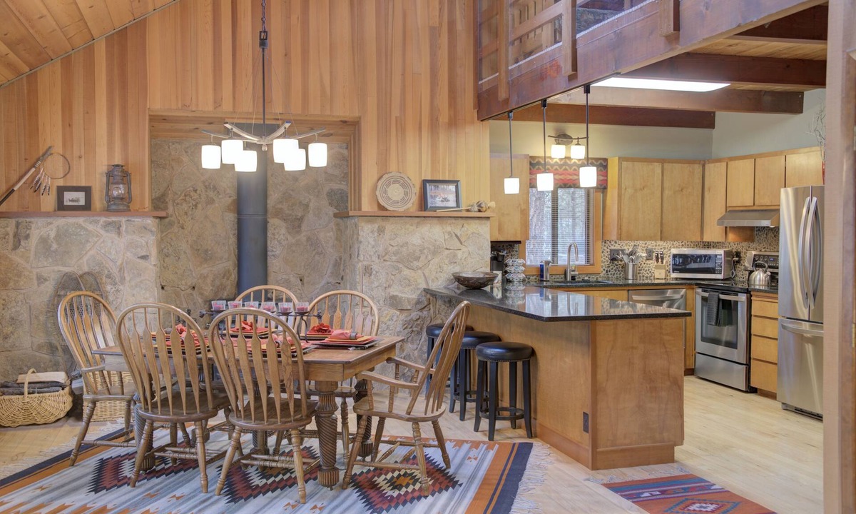 Black Butte Ranch House | RR067 | Charming home close to South Meadow Pool and Glaze Meadow Recreation.
