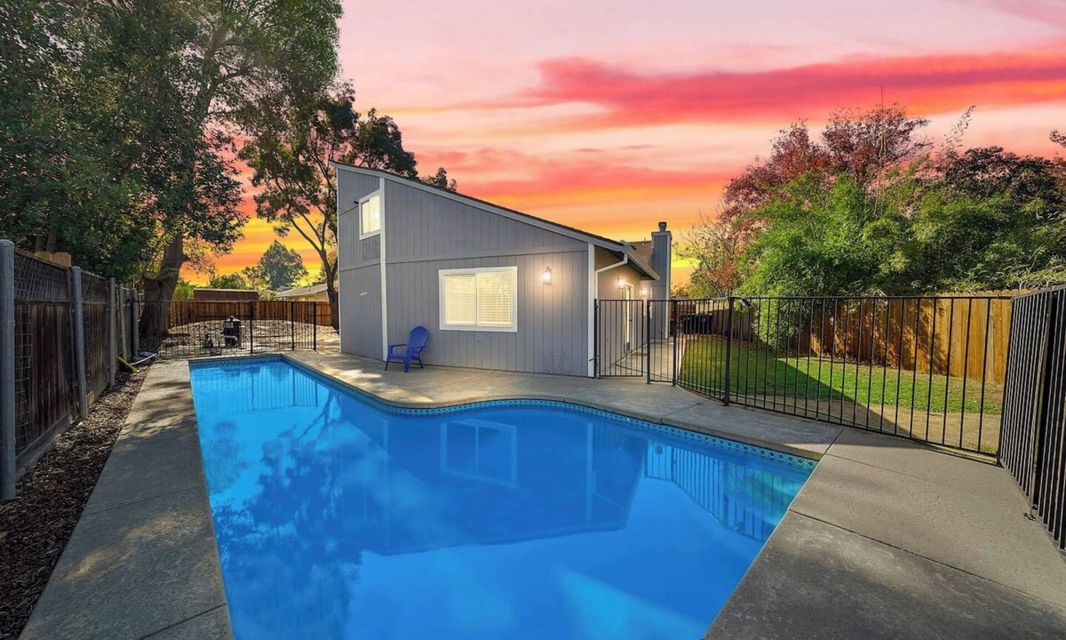 Southeastern Sacramento House | Sacramento Retreat w/Pool, Tub, & Backyard Golf Oasis