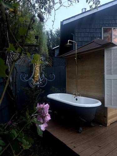 Fort Bragg House | Sal's Beach Cottage Retreat