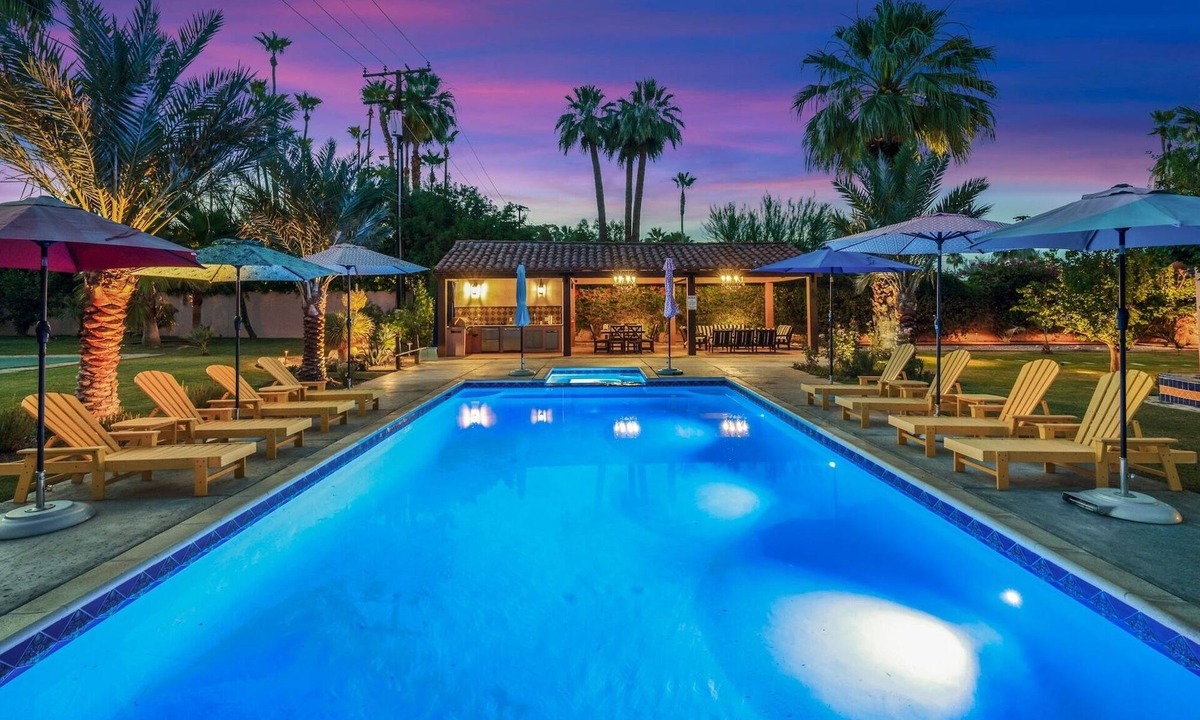 Old Las Palmas House | Saltwater Pool w/Cabana | Pool Table | Firepit