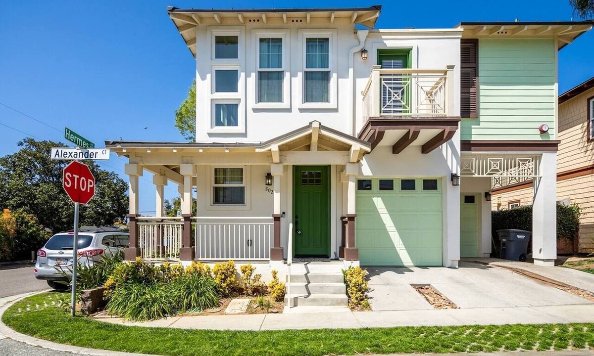 Leucadia House | Sandy Feet Retreat, 4 bed home close to beach