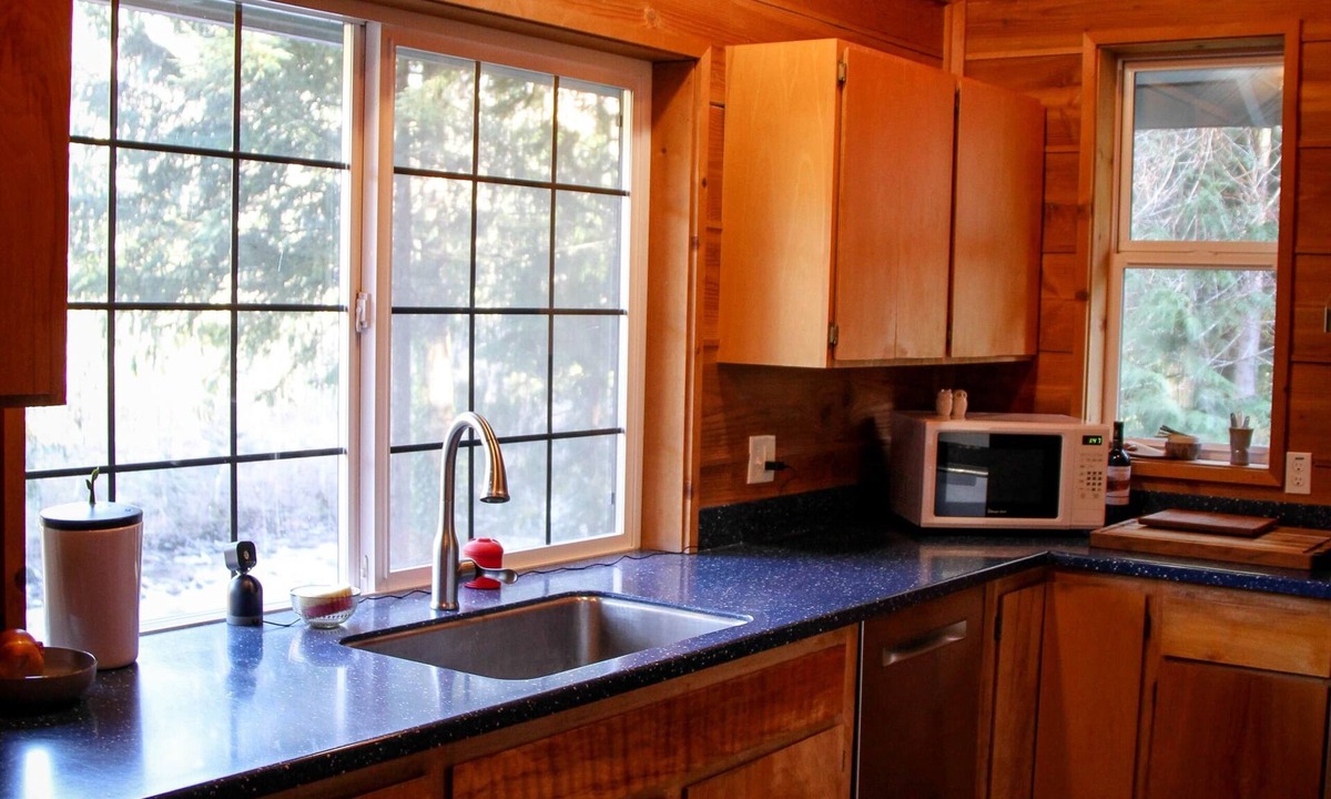 Sandy House | Sandy River's Hush, Cozy Cabin on 1.2 acres tucked above the Sandy River