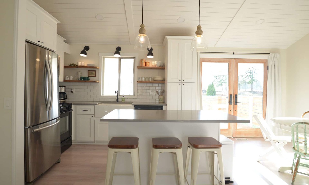 Covington House | Scandi Inspired House, great walkability, homebase to city and mountains