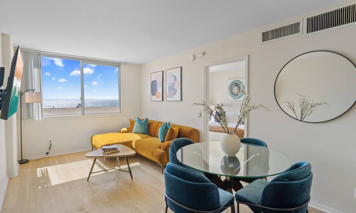Downtown Bed & Breakfast | Sea Glass Jade' Oceanfront Full Beach & Ocean View Premium location 1BR 1BA