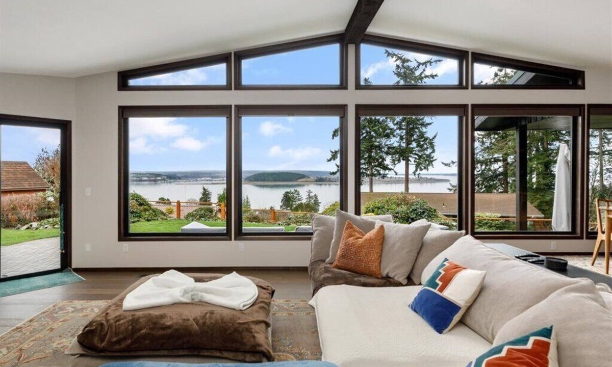 Oak Harbor House | Secluded Water & Mountain View Retreat with Sauna