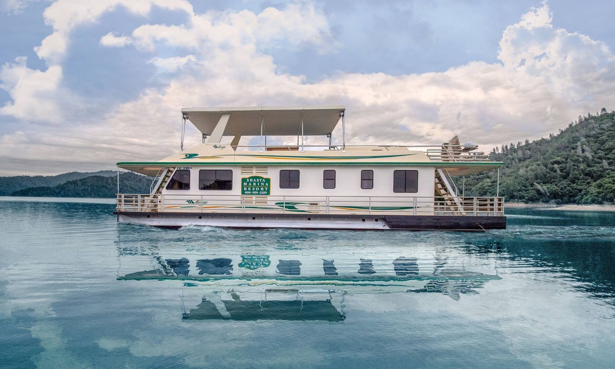 Lakehead Boat Rental | Shasta Marina at Packers Bay's Mirage I houseboat