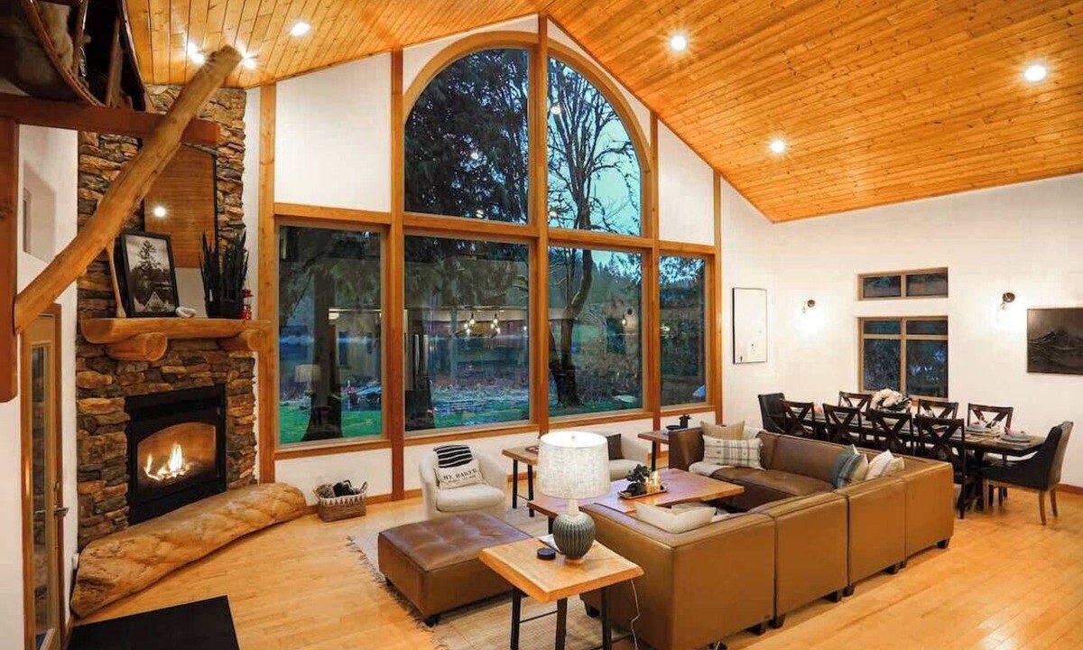 Maple Falls House | Silver Lake Chalet | Hot Tub, Dock + 3 Kings