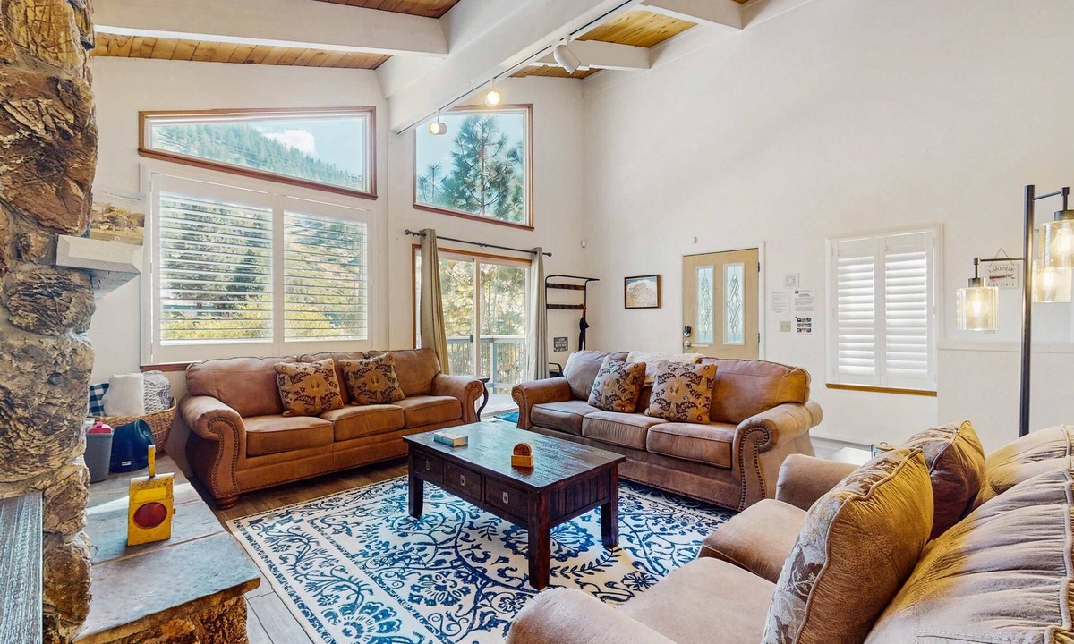 South Lake Tahoe House | Ski-in-ski-out mountain view home with hot tub - hiking & activities nearby