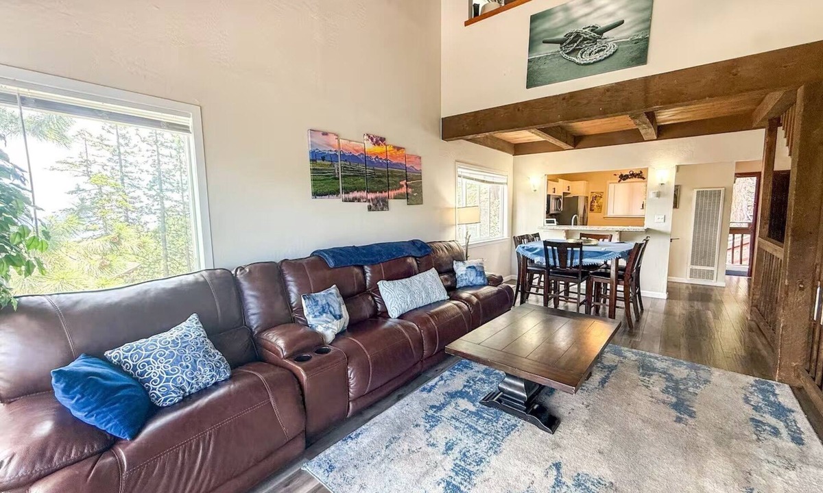 Upper Kingsbury Condo | Sky-High Tahoe Retreat: 3BR/1.5BA w/Valley Views Near Ski Slopes & Lake