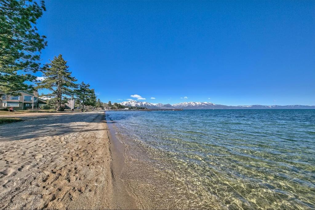 South Lake Tahoe House | Slt Home Private Beach, Pool & Heavenly Ski Resort Townhouse