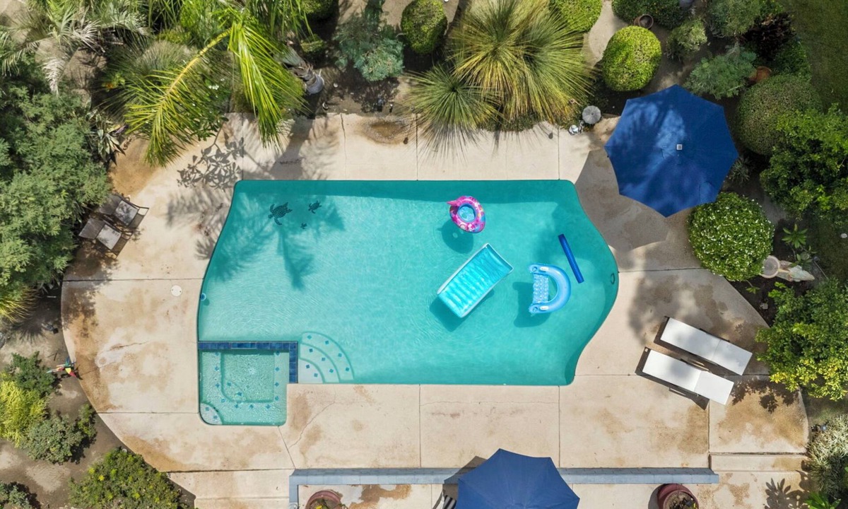 Bermuda Dunes House | Snowbirds Unite! Stunning 3-Bedroom Home on Golf Course with Private Pool & Spa