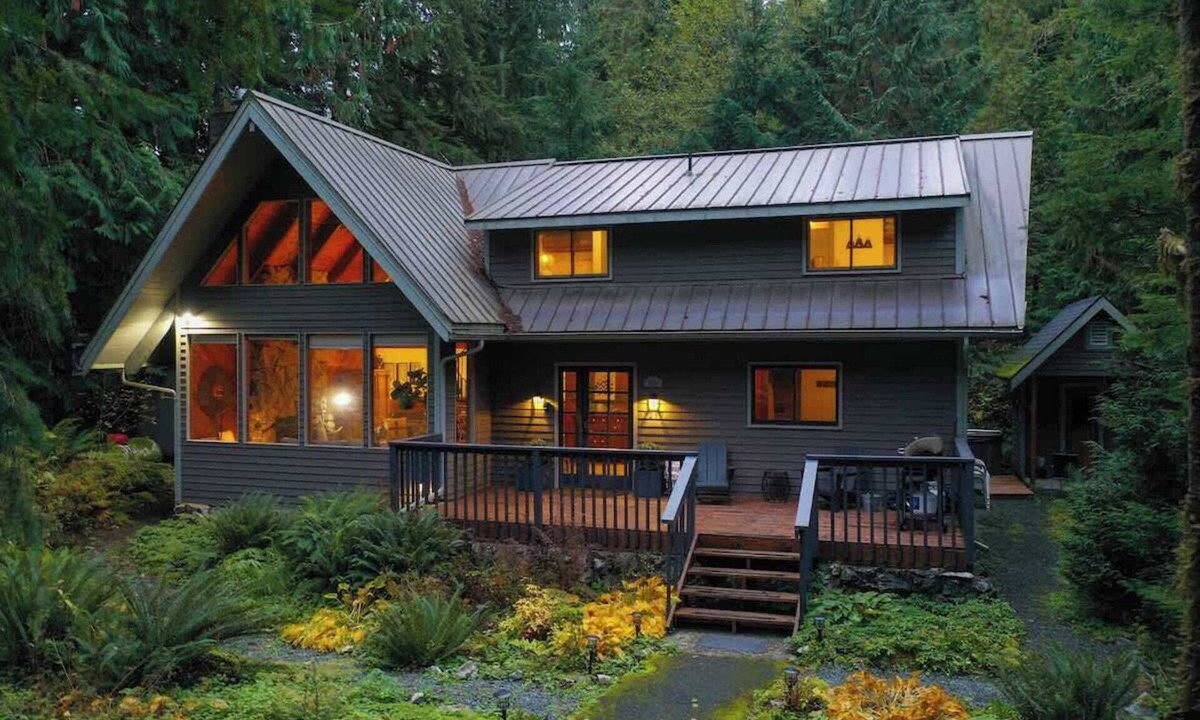 Glacier House | Snowline Lodge with Sauna, Hot Tub & Pool