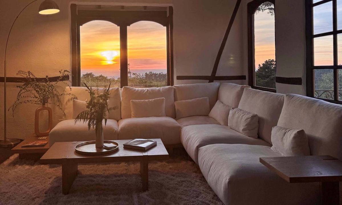 Carmel Woods House | Solis & Sea Villa: 4br 4ba w Panoramic Ocean Views and a Bonus Room