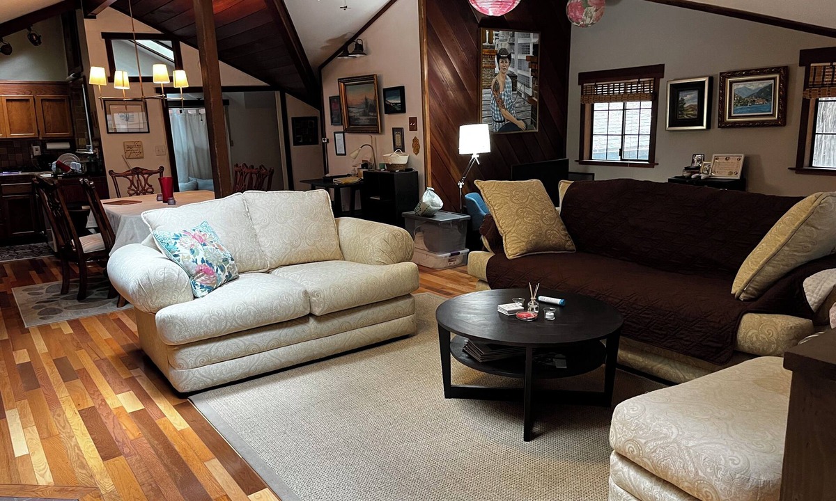 Hacienda House | Soothing house among the redwoods with WiFi in charming Forestville