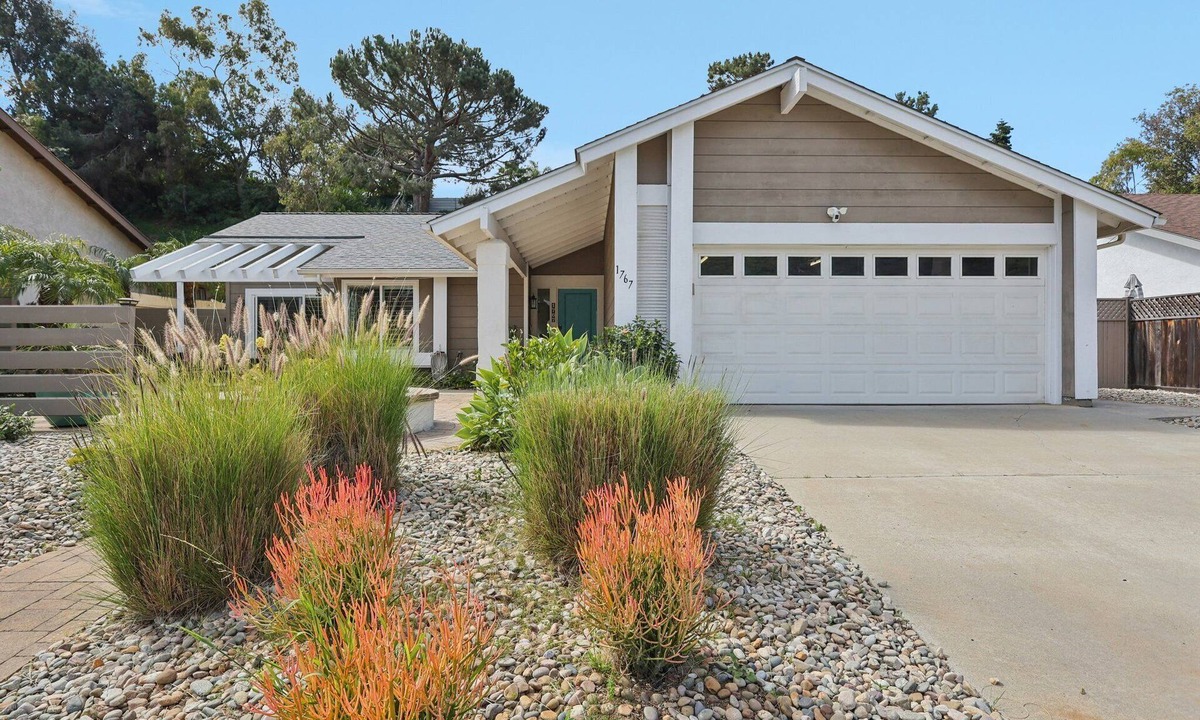 Fire Mountain House | South Oceanside Retreat 1.3 miles to the Beach!