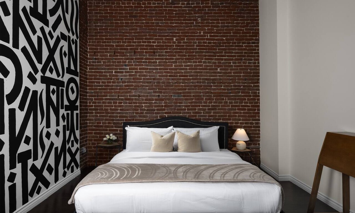 Historic Core Hotel | Spacious 1700 sqft New York-Style Suite
