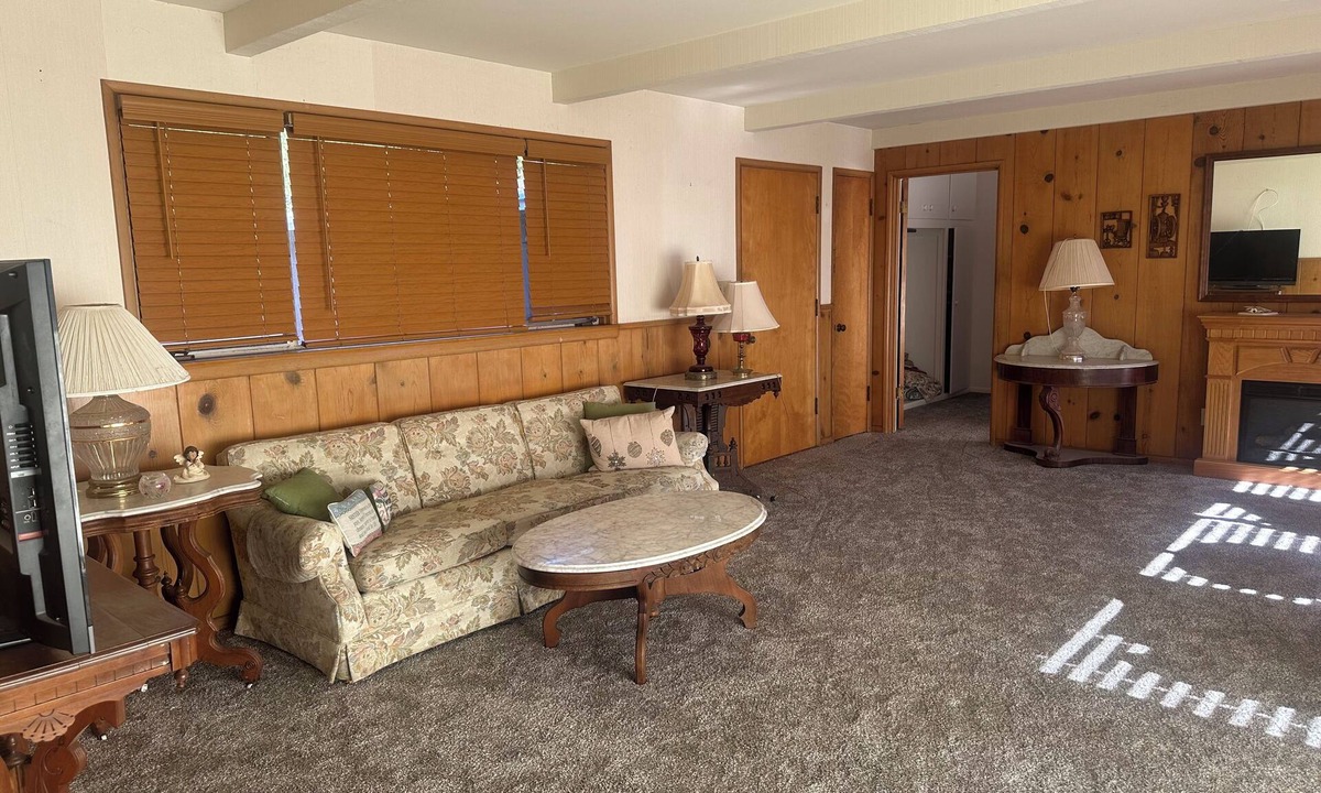 Toro Canyon House | Spacious 3 bedroom in Carpinteria Foothills with fabulous ocean/mountain views.