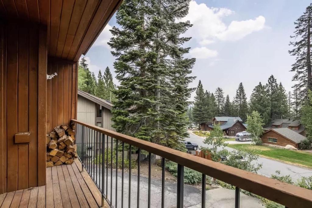 Mammoth Lakes House | Spacious 3BD & Loft Villa - Convenient to Slopes