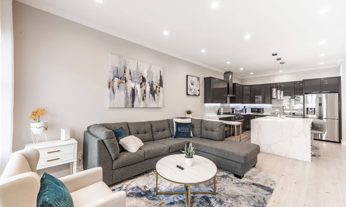 Bayview House | Spacious 4-bedroom townhome in tranquil San Francisco with AC